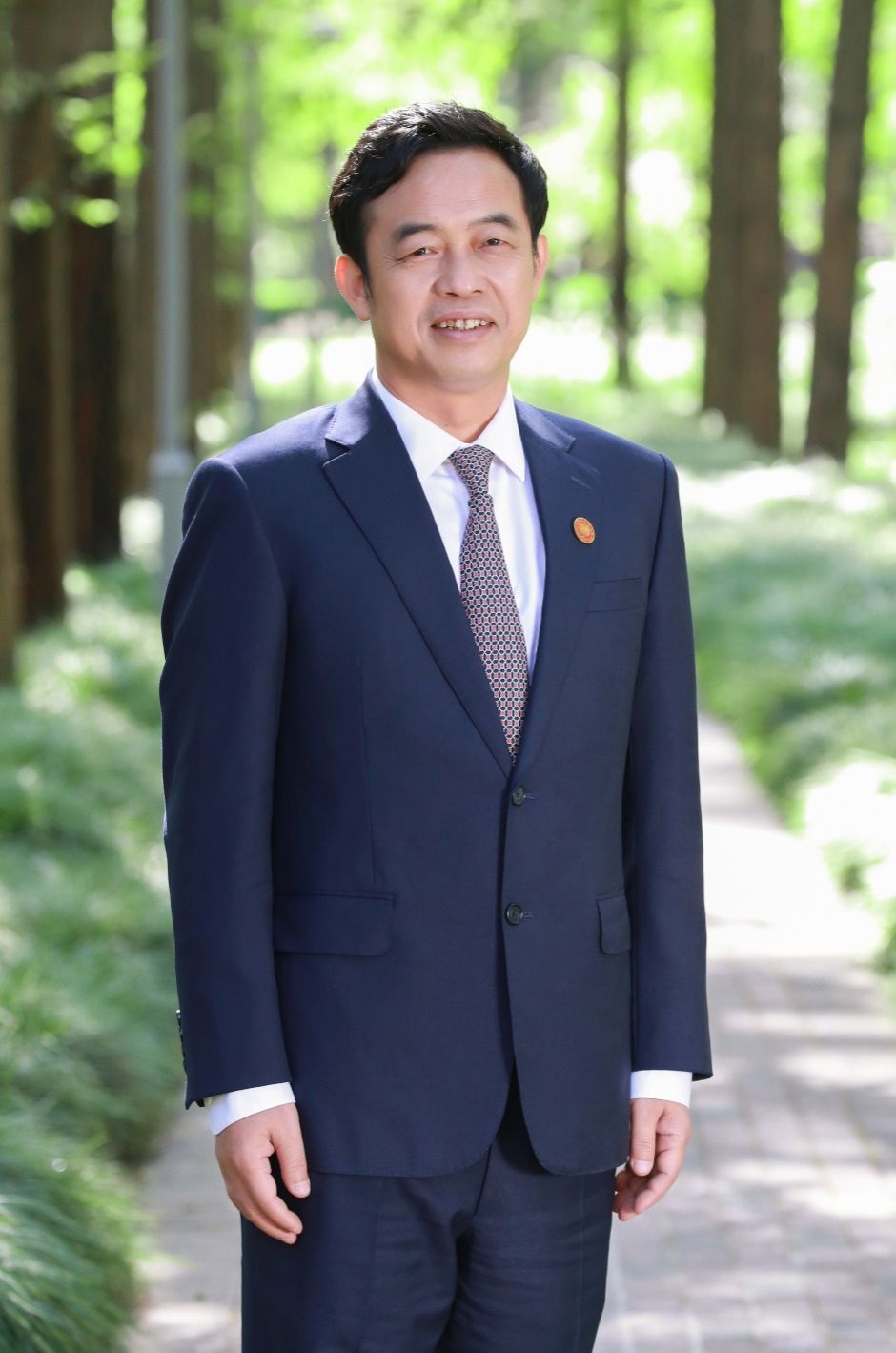 说明: 星空XK体育校长冯志刚